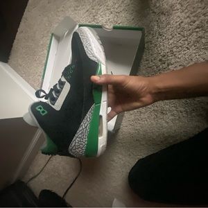 AIRJORDAN PINE GREEN 3s WORN TWICE BOX IS IN GOOD CONDITION PICKUP ONLY